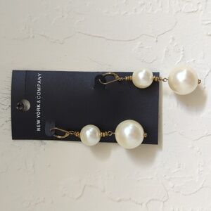 3/$20🌟 New York & Company Vintage Graduated Faux Pearl Dangle Drop Earrings